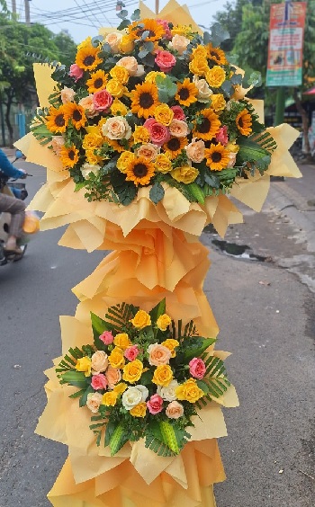Hoa đẹp rẻ giao ở Hương Lộ 80, Quận 12